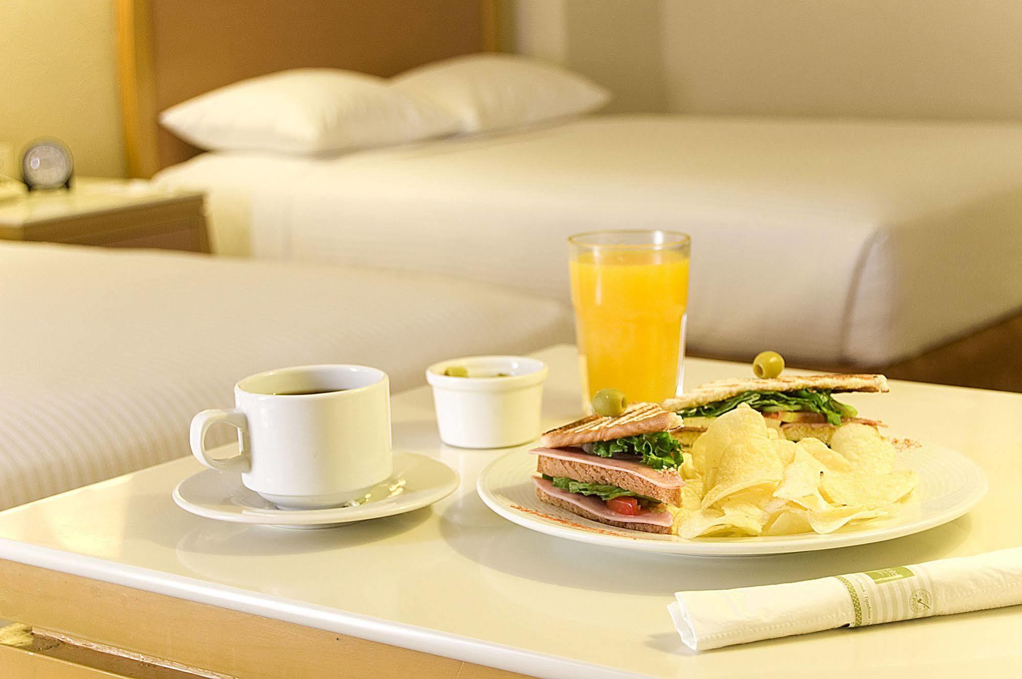 Fato Hotel ケレタロ エクステリア 写真
